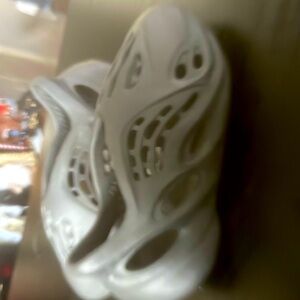 Kids Yeezy Foams size 5